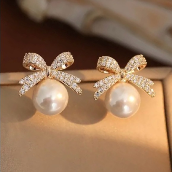 Rhinestones Bow & Faux Pearl Earrings - Picture 2 of 3